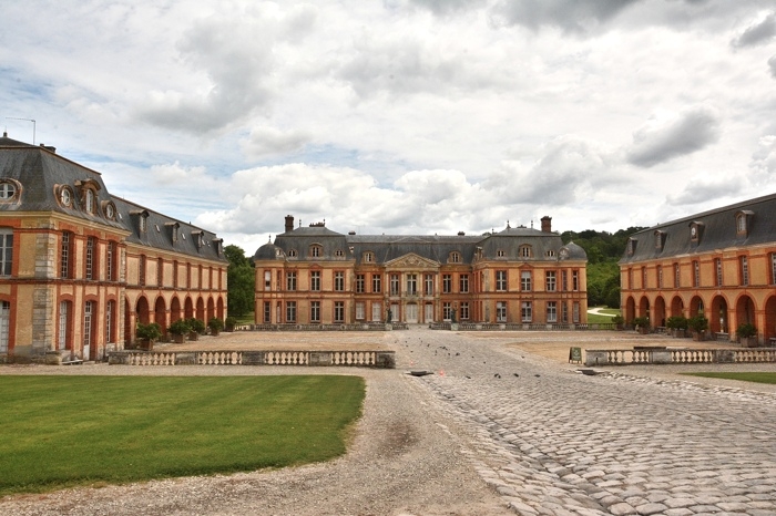 Château Dampierre.jpg